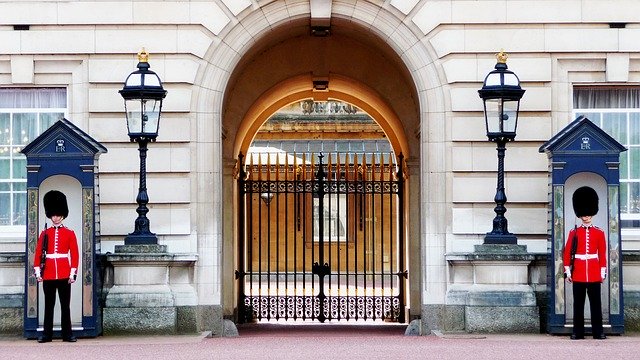 Foot guards at Buckingham Palace